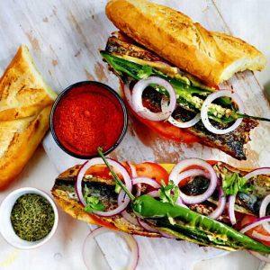 Турецкий сэндвич со скумбрией