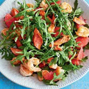 Салат с лососем, креветками и грейпфрутом