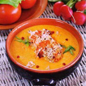 Морковный суп-пюре с жареными креветками