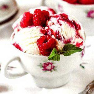 Мороженое из йогурта с малиной