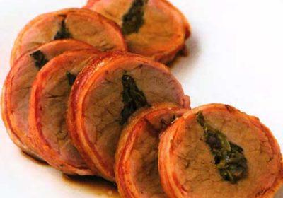 Свиные филе, фаршированные маслинами и перцем, в обертке из бекона