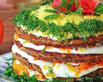 Закусочный торт-салат из кильки в томате