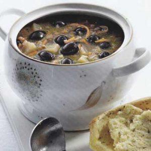 Чечевичный суп с маслинами
