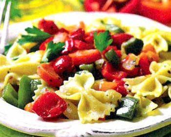 Макароны с овощами и соусом терияки