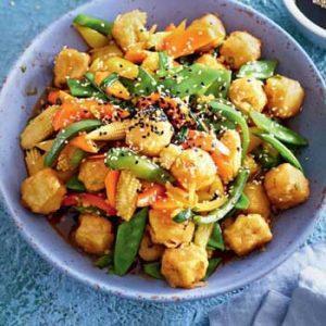 Тофу, жаренный с овощами