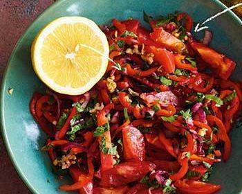 Салат помидоров, сладкого перца и грецких орехов «Гавурда» 