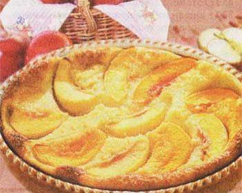 Финский яблочный пирог с ванильным соусом