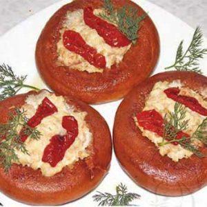 Бублики с фаршем и вялеными томатами