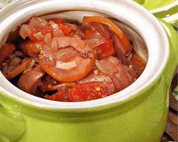 Свиные сардельки в томатном соусе