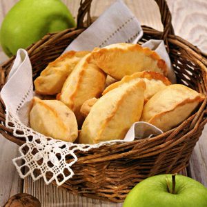 Пирожки с сыром, яблоками и мятой